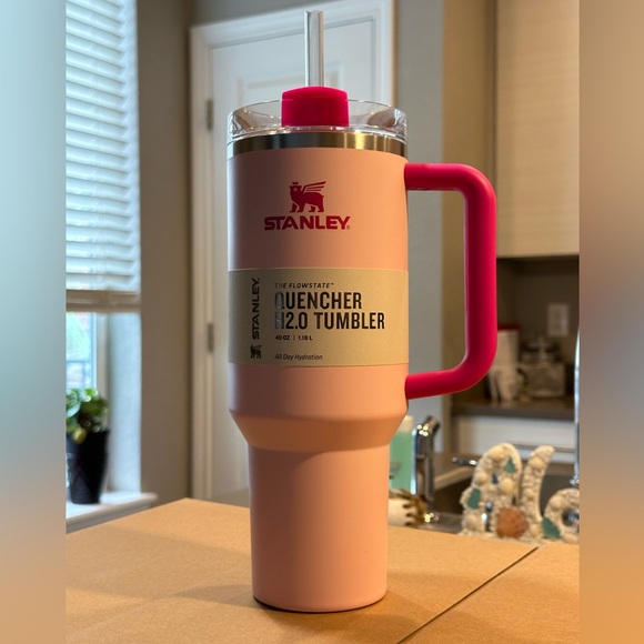 Stanley 40oz Flamingo H2.0 Flowstate Quencher Tumbler Pink ✅ NEW IN HAND - Picture 2 of 4